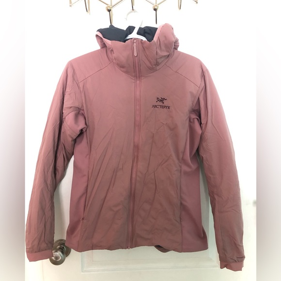 *SOLD* Arc’teryx women’s Atom LT hoody in Velvet Sand, size medium - Picture 2 of 3